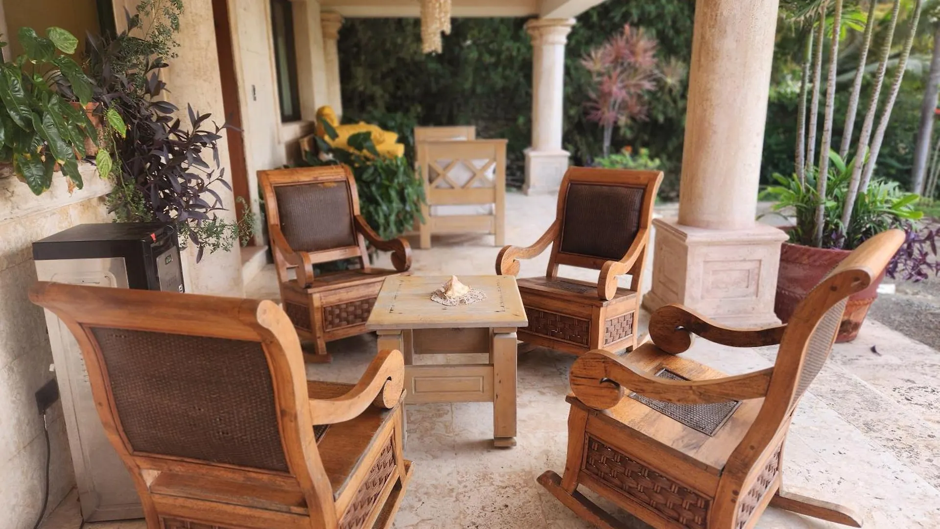 Villa Tesoros Del Mar - Luxury Beachfront Villa With Natural Pool, Jacuzzi, Mountain Views, Yoga, Bbq, Wi-Fi, Pet & Family Friendly, Barahona Adventures