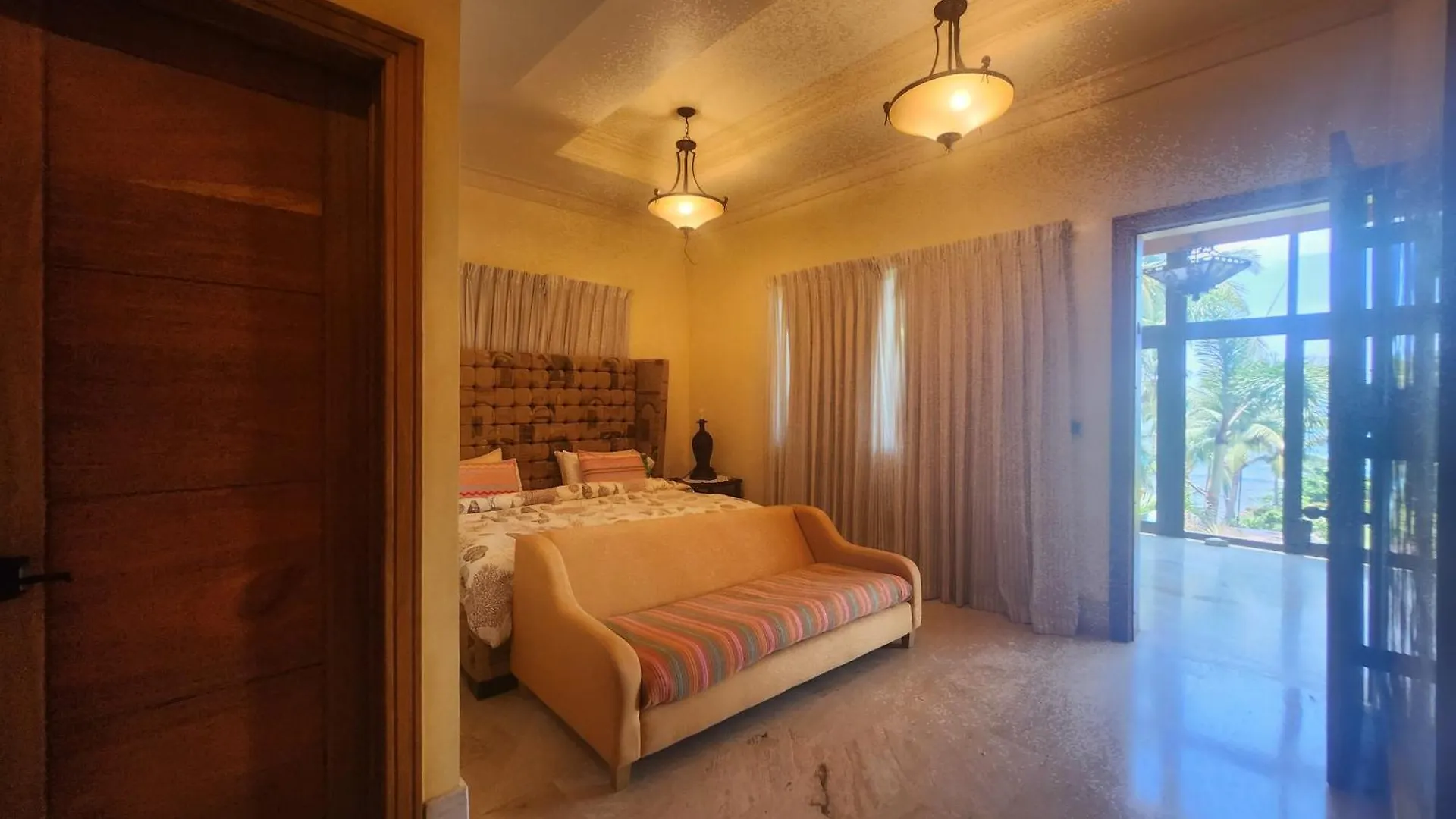 Villa Tesoros Del Mar - Luxury Beachfront Villa With Natural Pool, Jacuzzi, Mountain Views, Yoga, Bbq, Wi-Fi, Pet & Family Friendly, Barahona Adventures Dominikánská republika