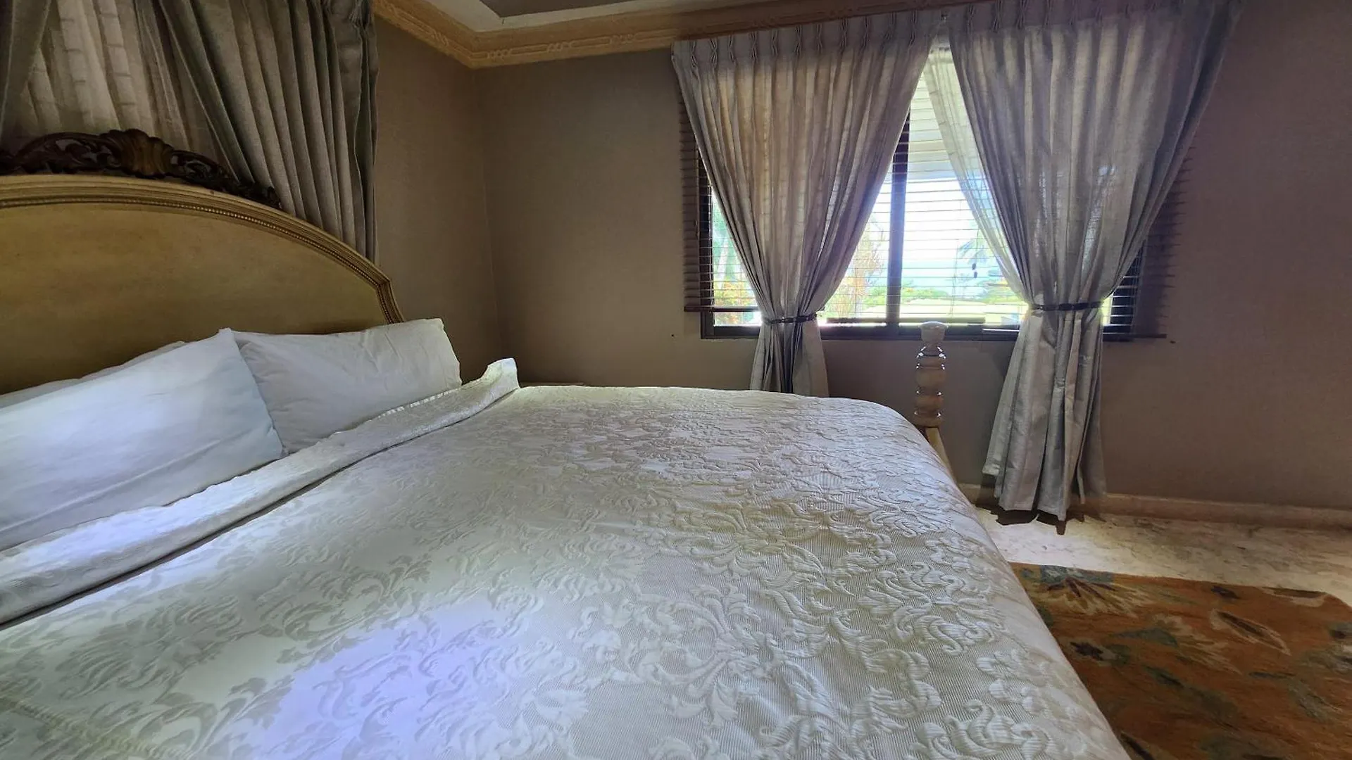 Villa Tesoros Del Mar - Luxury Beachfront Villa With Natural Pool, Jacuzzi, Mountain Views, Yoga, Bbq, Wi-Fi, Pet & Family Friendly, Barahona Adventures
