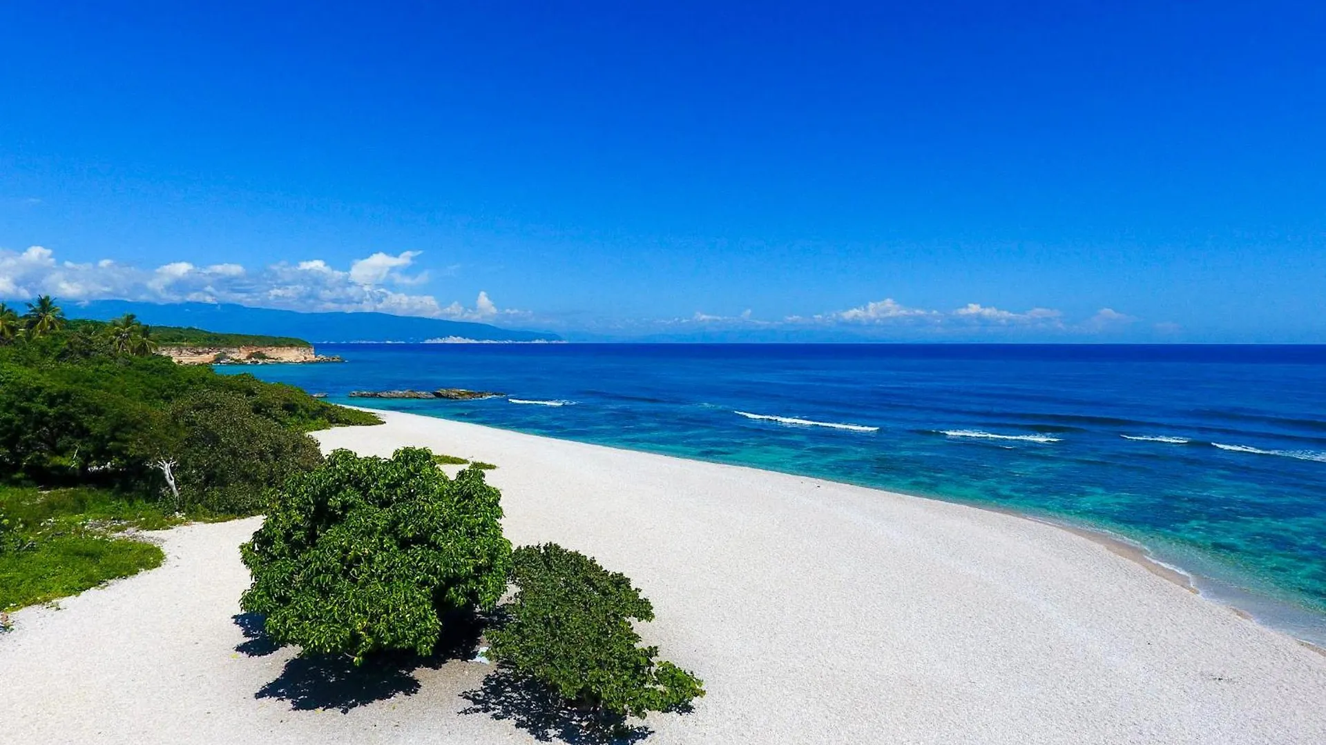 Villa Tesoros Del Mar - Luxury Beachfront Villa With Natural Pool, Jacuzzi, Mountain Views, Yoga, Bbq, Wi-Fi, Pet & Family Friendly, Barahona Adventures