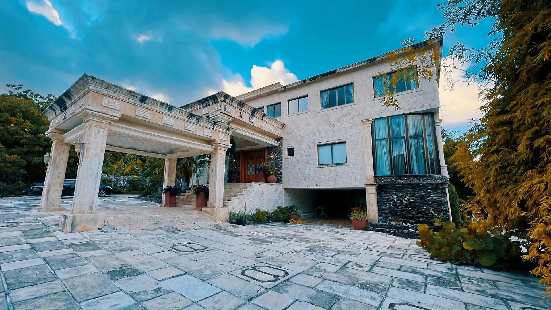 Villa Tesoros Del Mar - Luxury Beachfront Villa With Natural Pool, Jacuzzi, Mountain Views, Yoga, Bbq, Wi-Fi, Pet & Family Friendly, Barahona Adventures