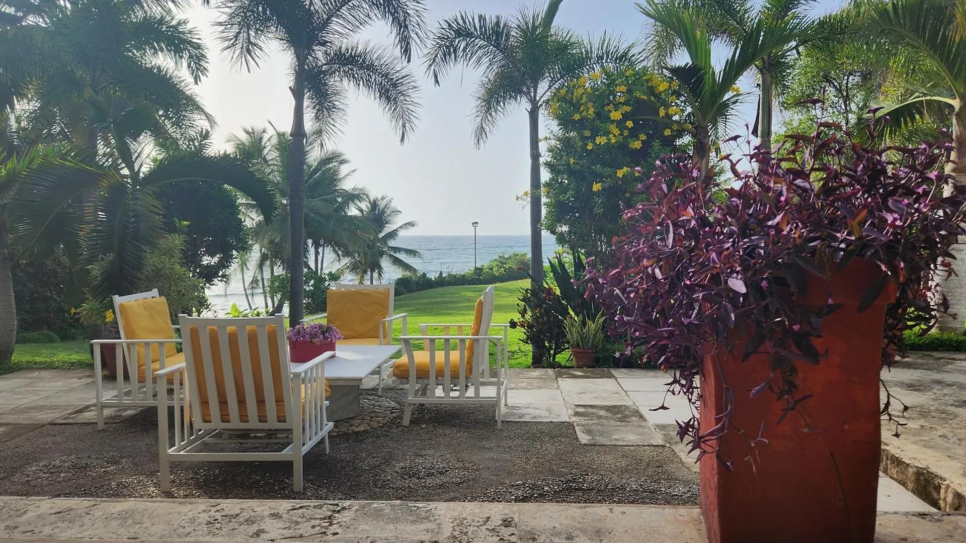 Villa Tesoros Del Mar - Luxury Beachfront Villa With Natural Pool, Jacuzzi, Mountain Views, Yoga, Bbq, Wi-Fi, Pet & Family Friendly, Barahona Adventures