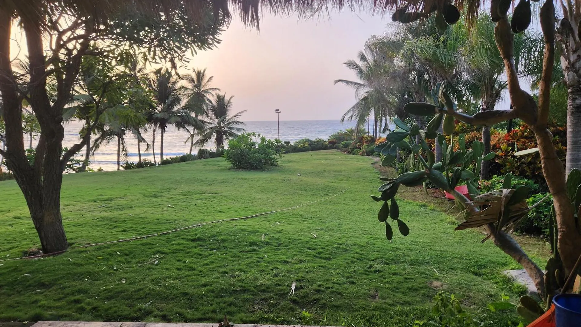 Villa Tesoros Del Mar - Luxury Beachfront Villa With Natural Pool, Jacuzzi, Mountain Views, Yoga, Bbq, Wi-Fi, Pet & Family Friendly, Barahona Adventures