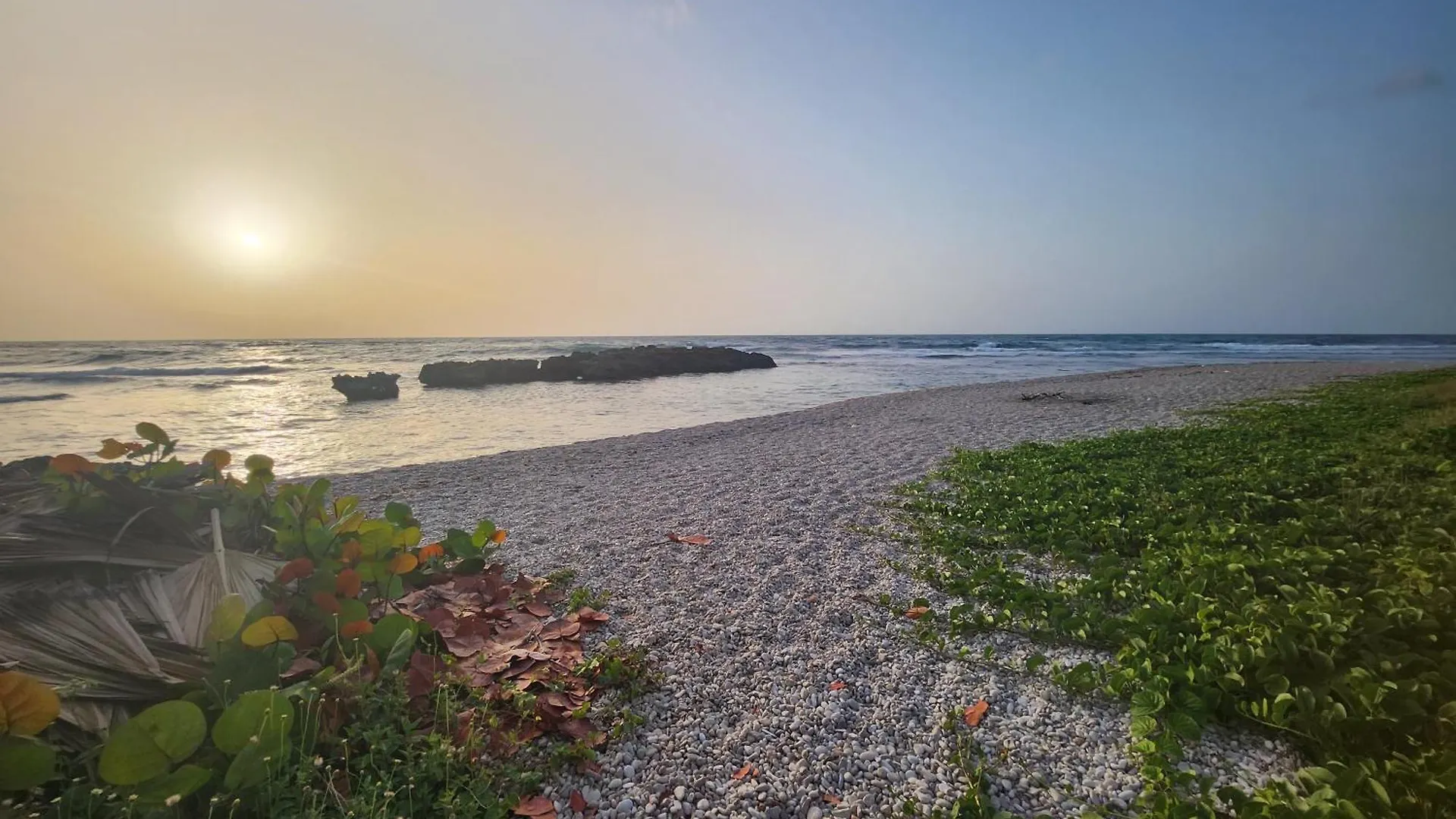 Villa Tesoros Del Mar - Luxury Beachfront Villa With Natural Pool, Jacuzzi, Mountain Views, Yoga, Bbq, Wi-Fi, Pet & Family Friendly, Barahona Adventures