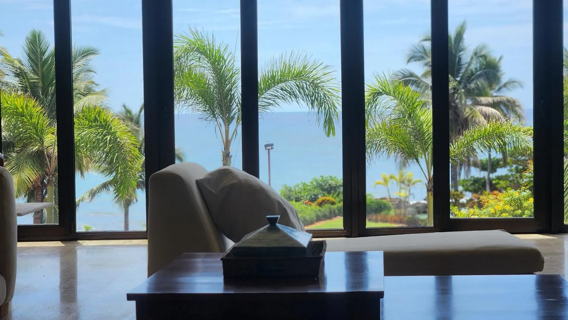 Villa Tesoros Del Mar - Luxury Beachfront Villa With Natural Pool, Jacuzzi, Mountain Views, Yoga, Bbq, Wi-Fi, Pet & Family Friendly, Barahona Adventures
