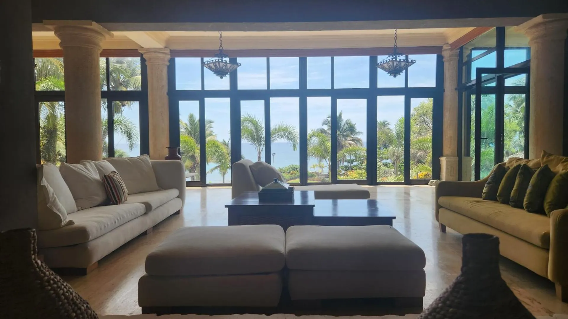 Villa Tesoros Del Mar - Luxury Beachfront Villa With Natural Pool, Jacuzzi, Mountain Views, Yoga, Bbq, Wi-Fi, Pet & Family Friendly, Barahona Adventures 0*,  ドミニカ共和国