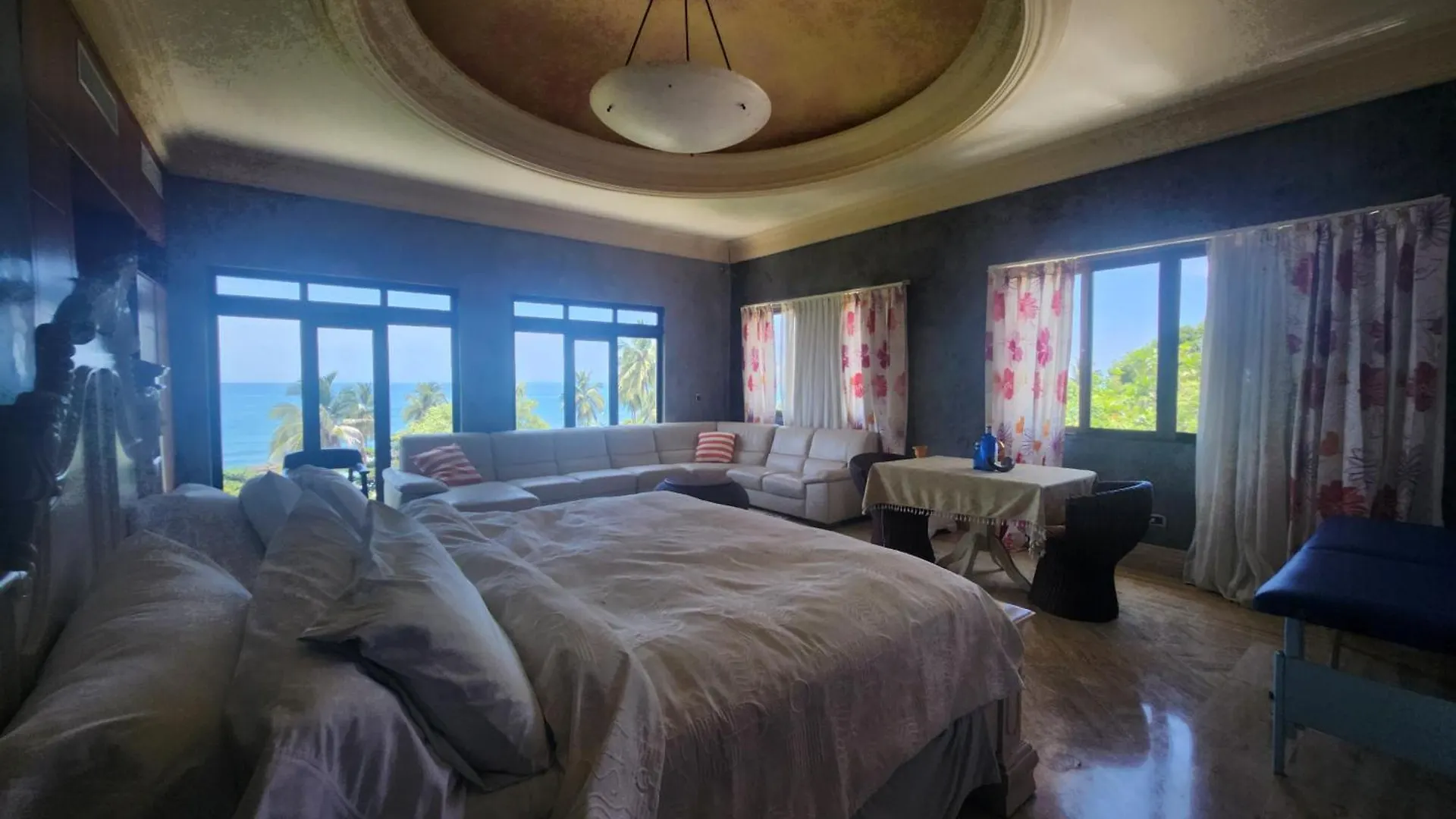 Villa Tesoros Del Mar - Luxury Beachfront Villa With Natural Pool, Jacuzzi, Mountain Views, Yoga, Bbq, Wi-Fi, Pet & Family Friendly, Barahona Adventures