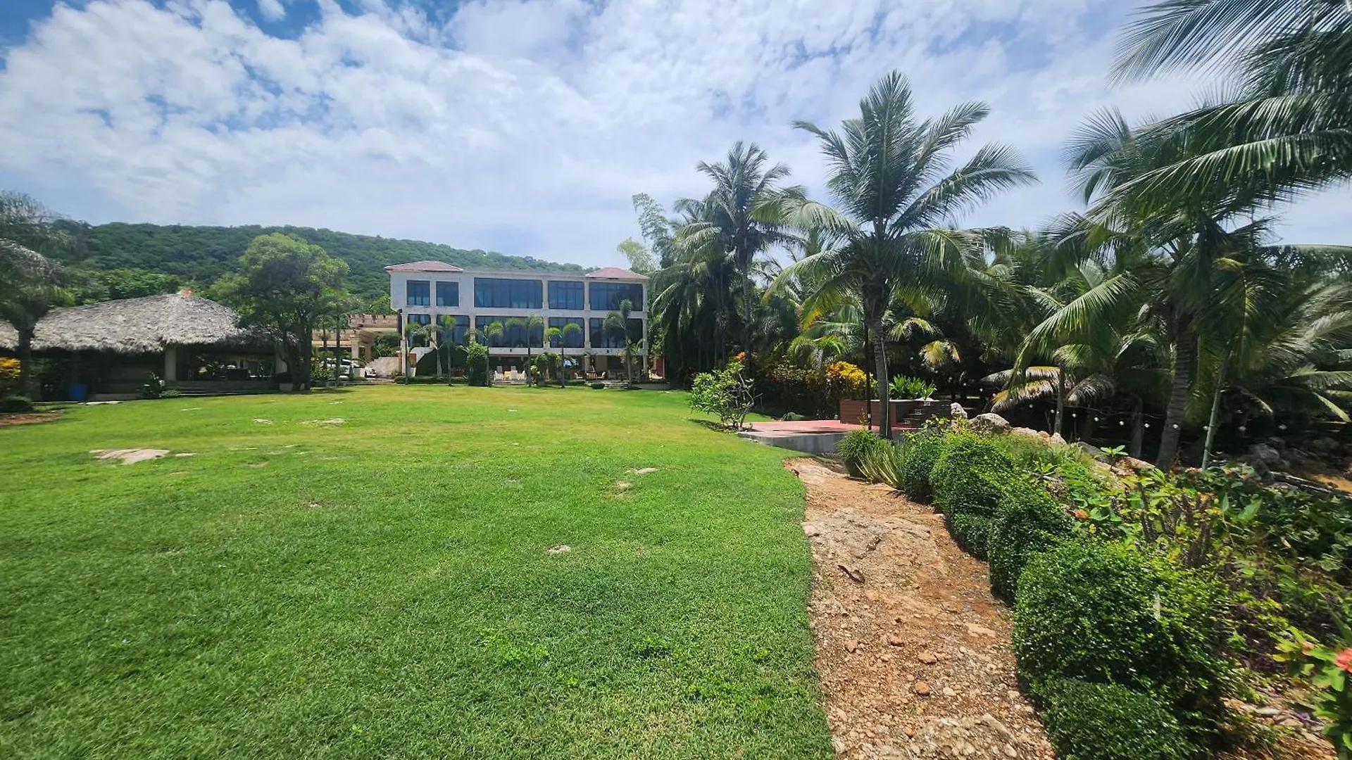 Villa Tesoros Del Mar - Luxury Beachfront Villa With Natural Pool, Jacuzzi, Mountain Views, Yoga, Bbq, Wi-Fi, Pet & Family Friendly, Barahona Adventures 0*,  ドミニカ共和国