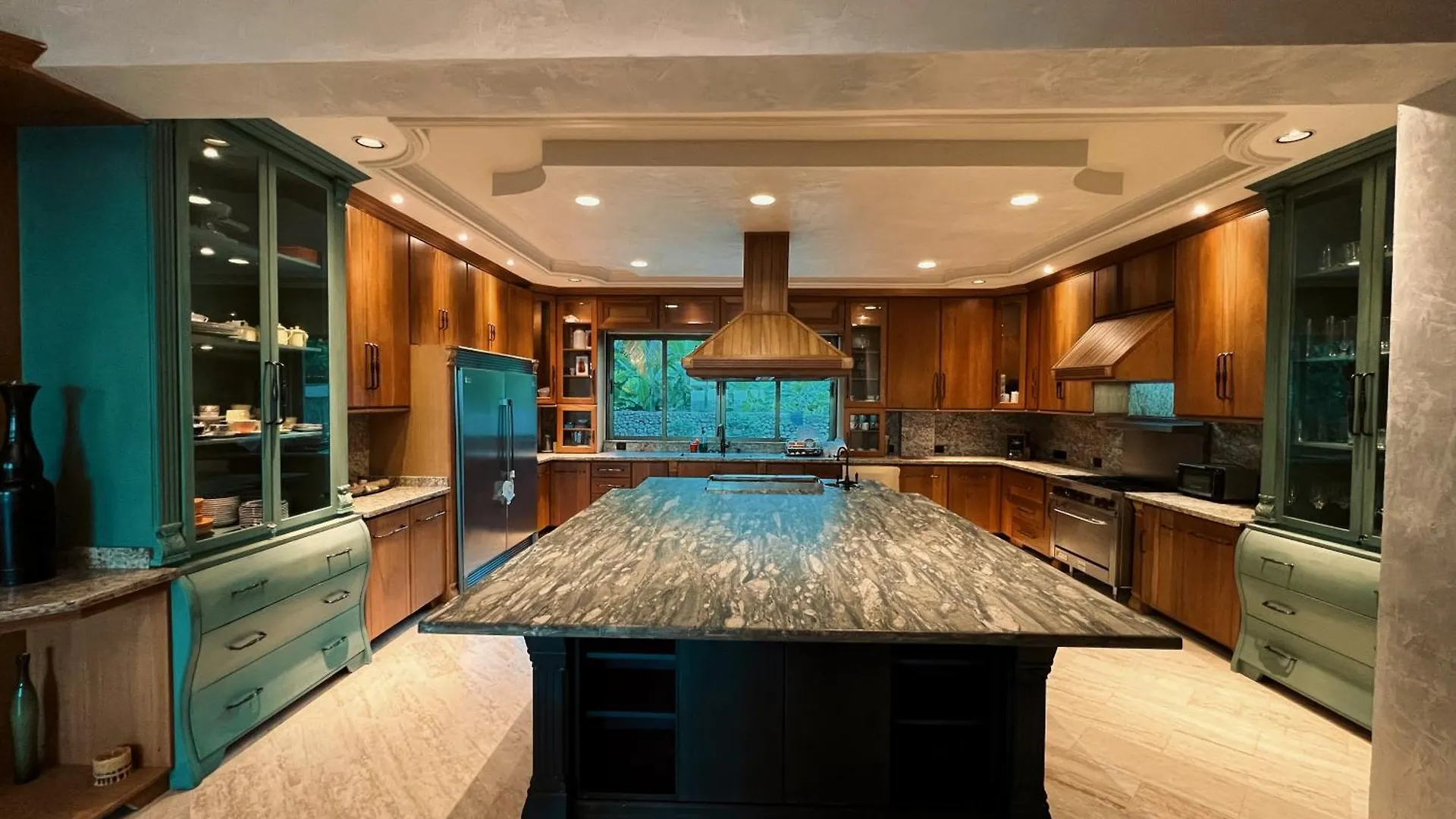 Villa Tesoros Del Mar - Luxury Beachfront Villa With Natural Pool, Jacuzzi, Mountain Views, Yoga, Bbq, Wi-Fi, Pet & Family Friendly, Barahona Adventures