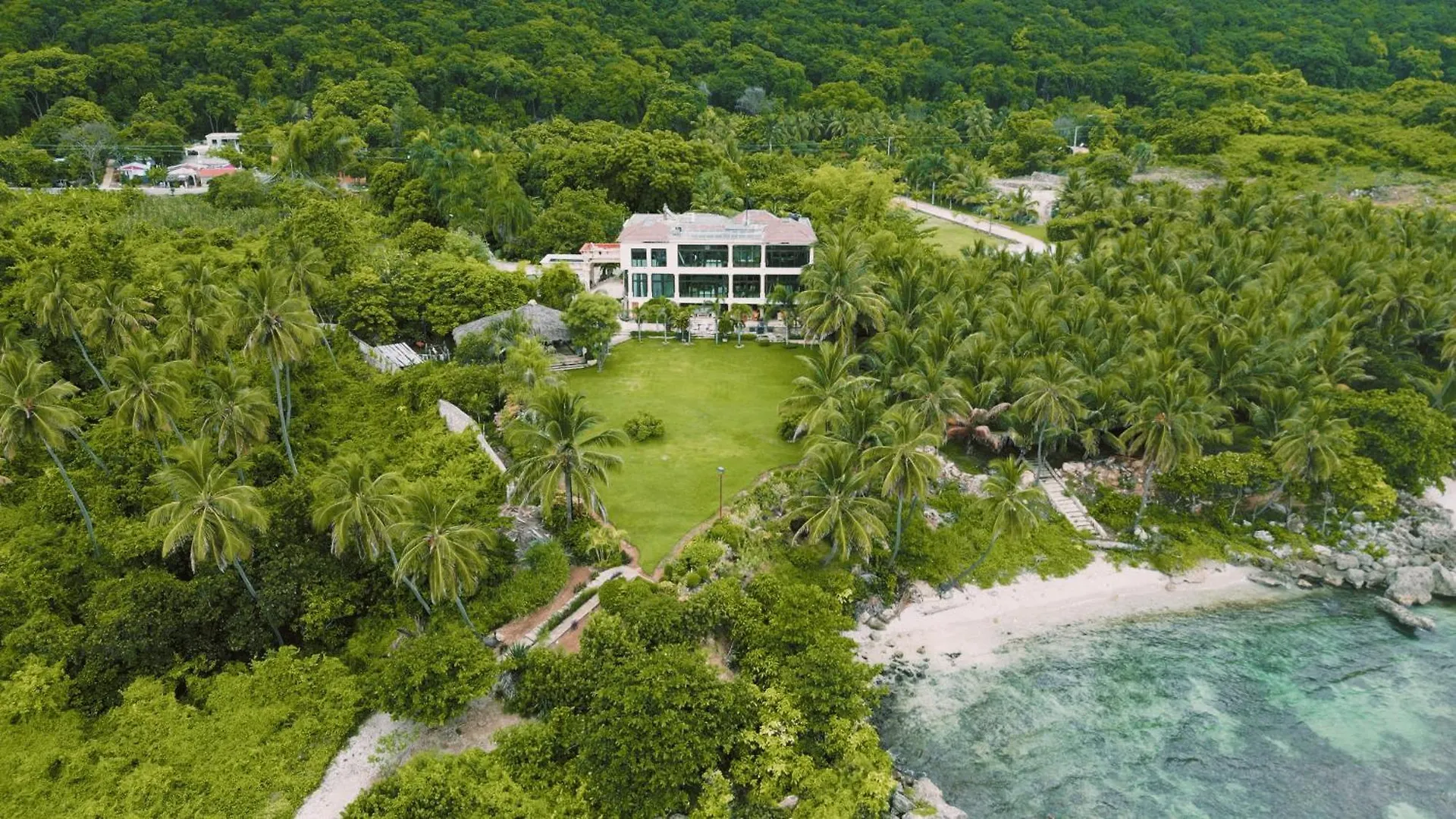 Villa Tesoros Del Mar - Luxury Beachfront Villa With Natural Pool, Jacuzzi, Mountain Views, Yoga, Bbq, Wi-Fi, Pet & Family Friendly, Barahona Adventures Dominik Cumhuriyeti