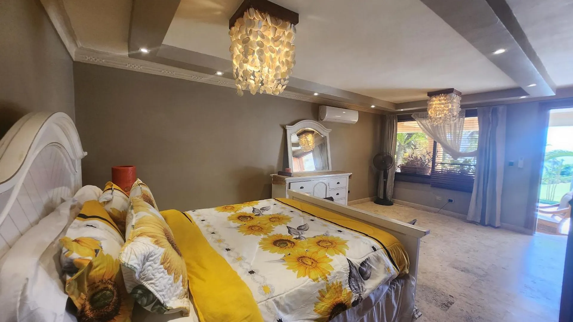 Villa Tesoros Del Mar - Luxury Beachfront Villa With Natural Pool, Jacuzzi, Mountain Views, Yoga, Bbq, Wi-Fi, Pet & Family Friendly, Barahona Adventures