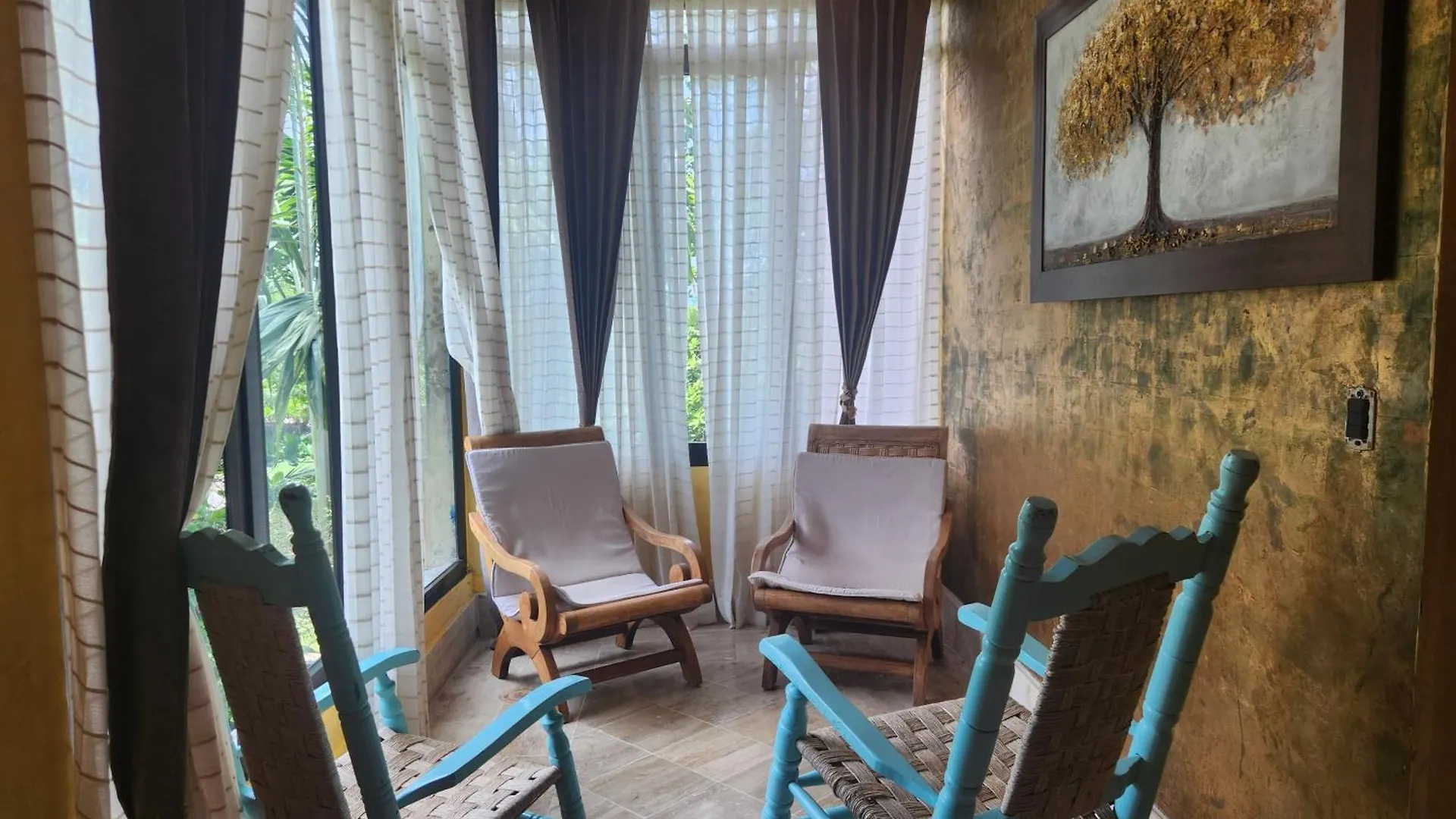 Villa Tesoros Del Mar - Luxury Beachfront Villa With Natural Pool, Jacuzzi, Mountain Views, Yoga, Bbq, Wi-Fi, Pet & Family Friendly, Barahona Adventures